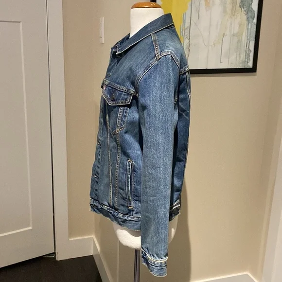 Jean jacket - Picture 2 of 8